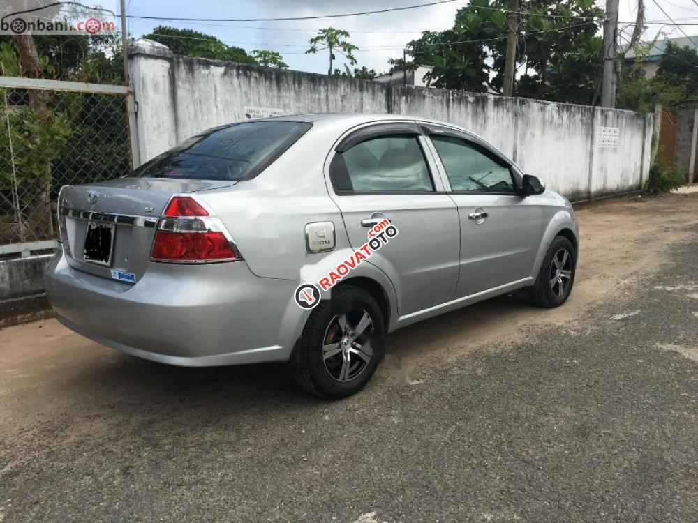 Cần bán gấp Daewoo Gentra SX đời 2010 xe gia đình, 225 triệu-3