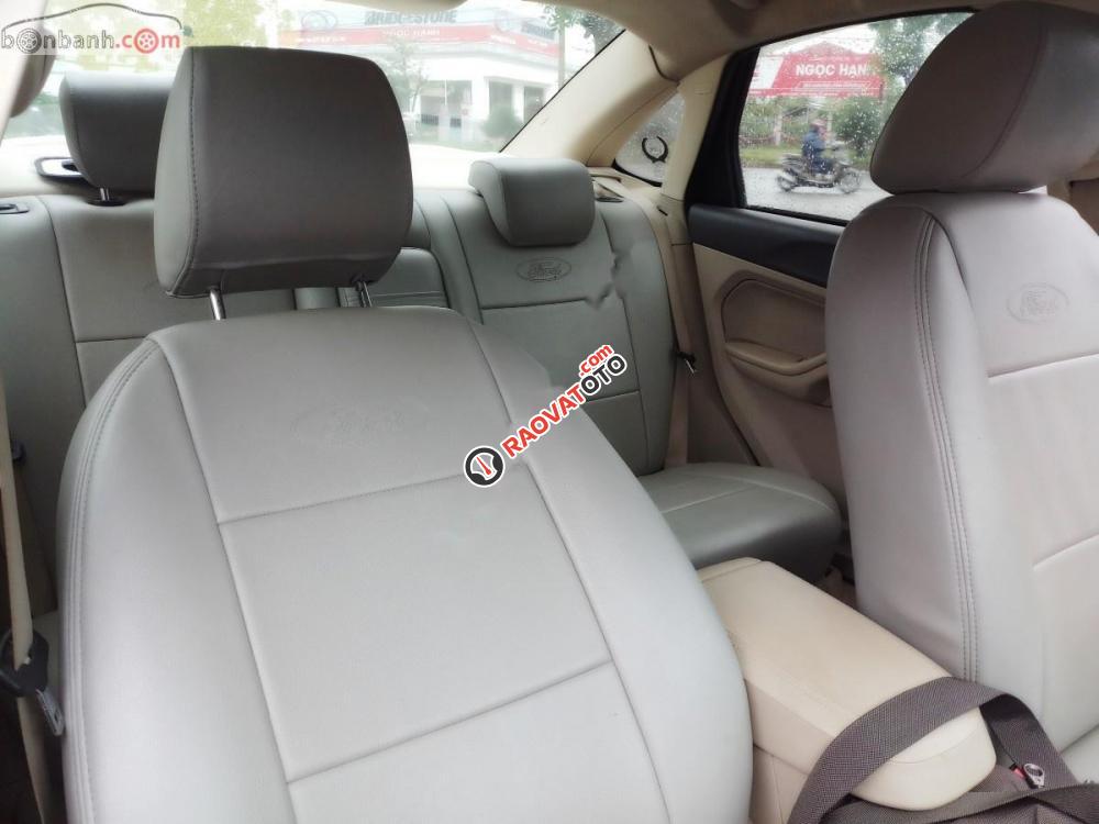 Cần bán gấp Ford Focus 1.8MT đời 2010, màu đen xe gia đình-7