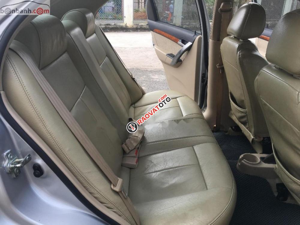 Cần bán gấp Daewoo Gentra SX đời 2010 xe gia đình, 225 triệu-9