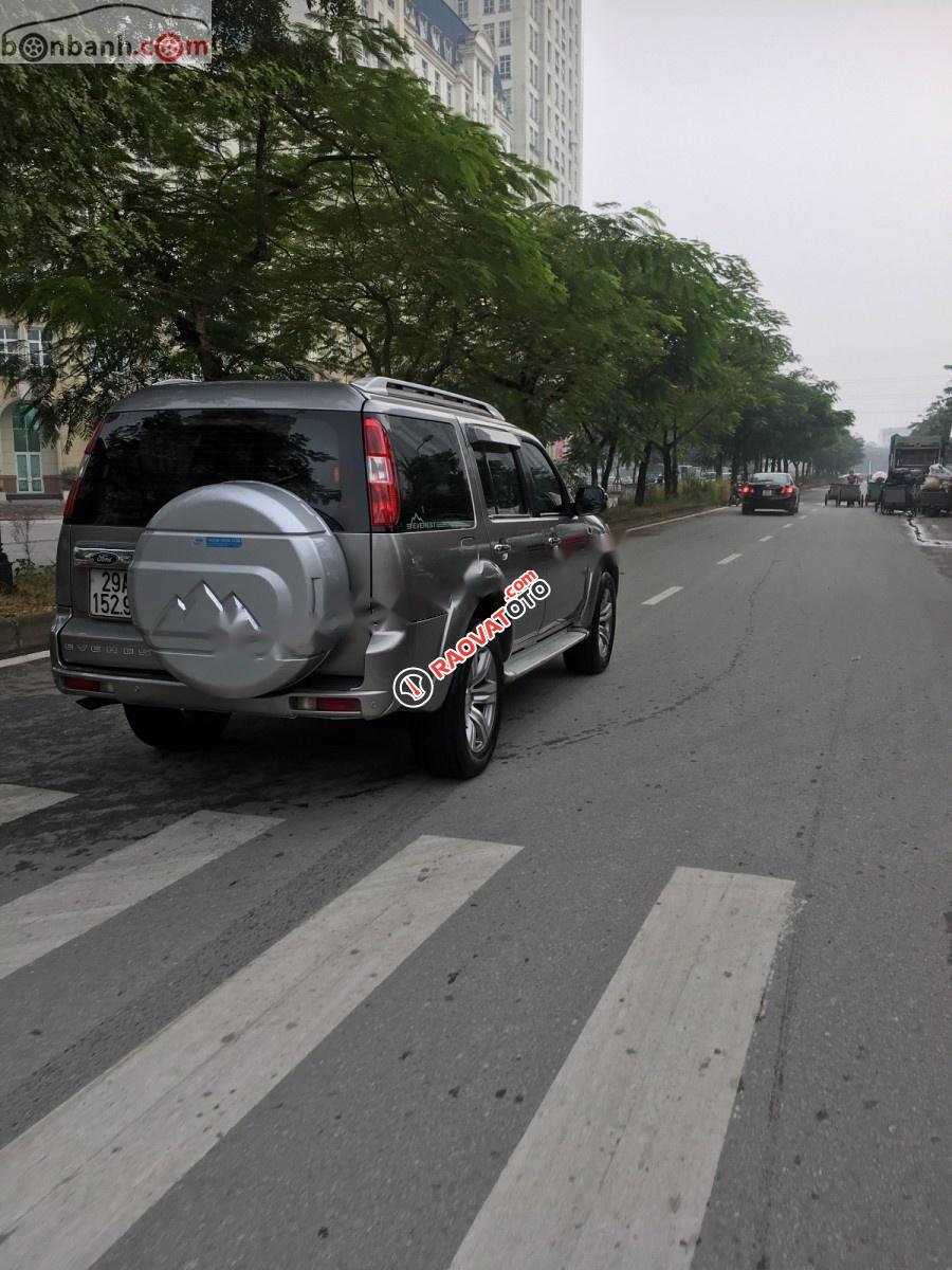 Cần bán xe Ford Everest 2.5 MT đời 2011, màu xám xe gia đình-5