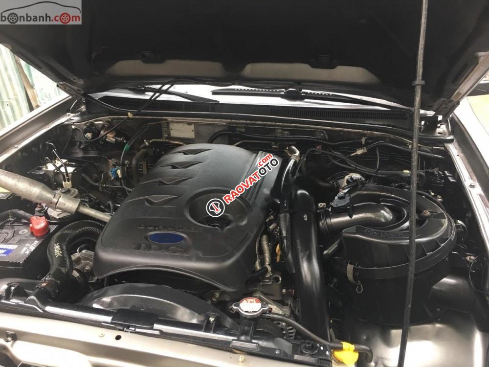 Cần bán xe Ford Everest 2.5 MT đời 2011, màu xám xe gia đình-8