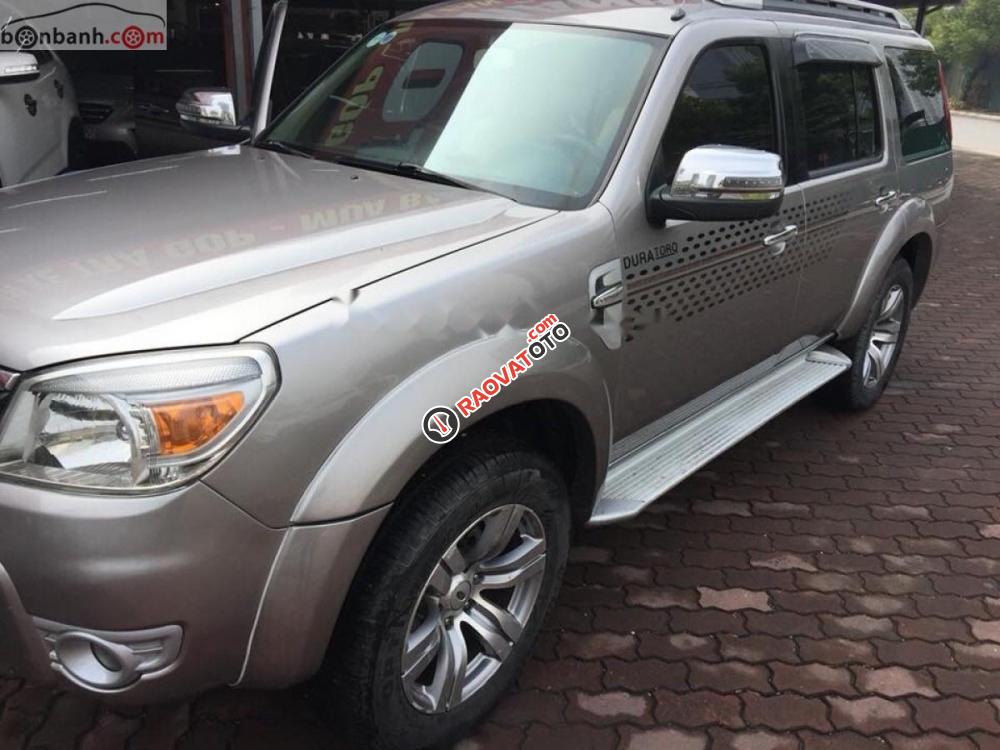 Cần bán xe Ford Everest 2.5 MT đời 2011, màu xám xe gia đình-2