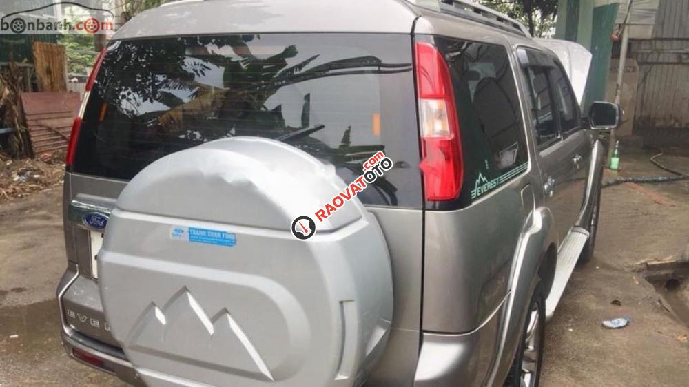 Cần bán xe Ford Everest 2.5 MT đời 2011, màu xám xe gia đình-3