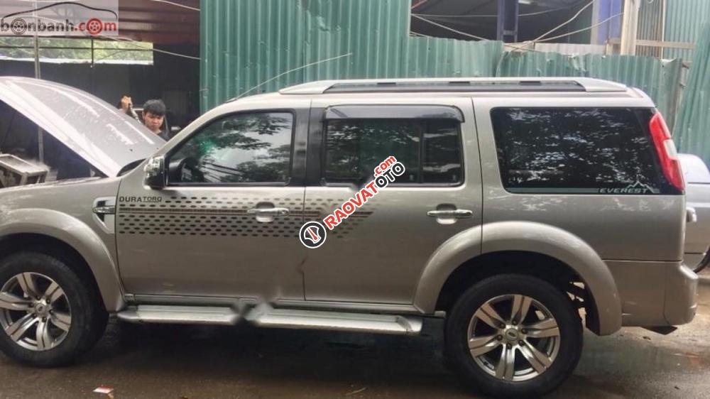 Cần bán xe Ford Everest 2.5 MT đời 2011, màu xám xe gia đình-0