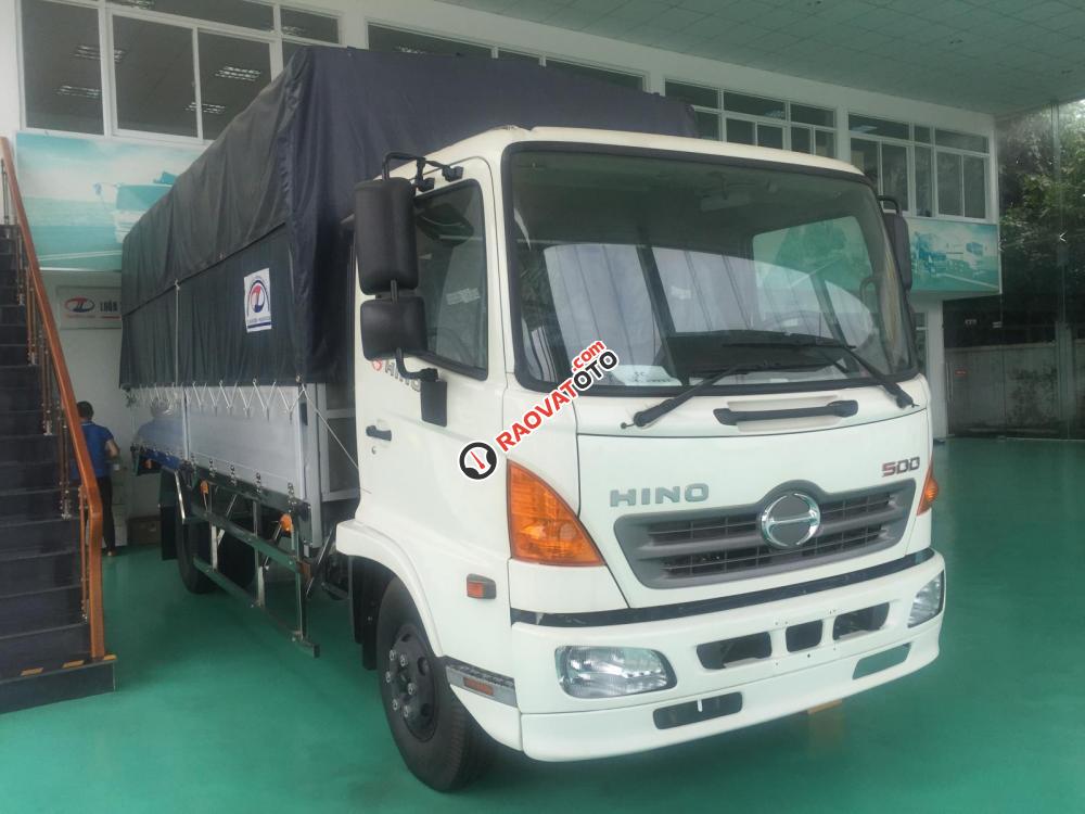 Bán xe tải mui bạt Hino 6 tấn thùng dài 5,6m đời 2017, màu trắng giá mềm-0