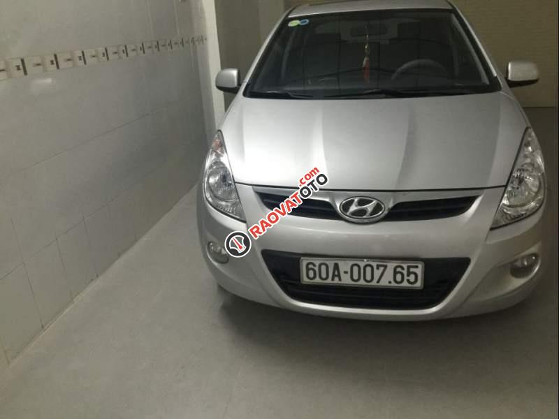 Bán xe Hyundai i20 AT 2010, màu bạc, nhập khẩu nguyên chiếc-0