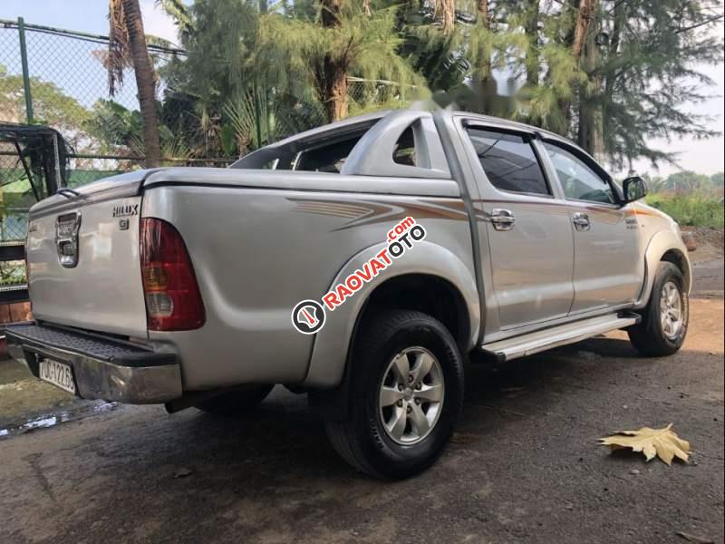 Cần bán xe Toyota Hilux 3.0 G đời 2011, màu bạc-3