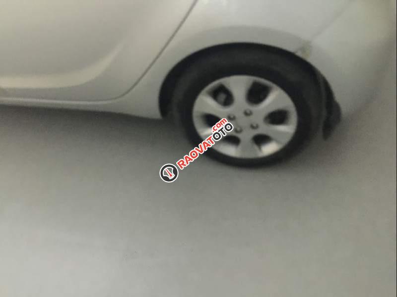 Bán xe Hyundai i20 AT 2010, màu bạc, nhập khẩu nguyên chiếc-4