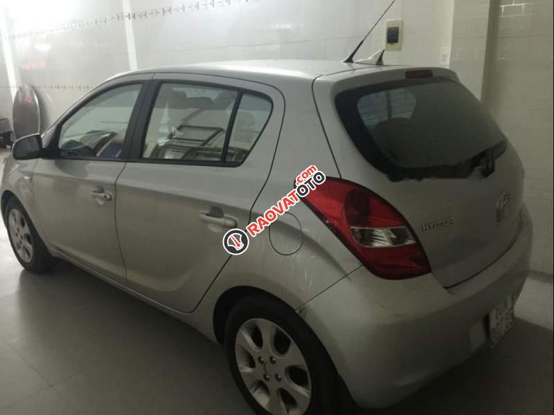 Bán xe Hyundai i20 AT 2010, màu bạc, nhập khẩu nguyên chiếc-3