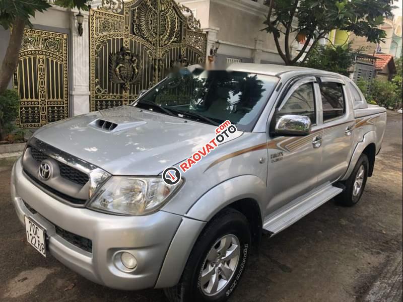 Cần bán xe Toyota Hilux 3.0 G đời 2011, màu bạc-4