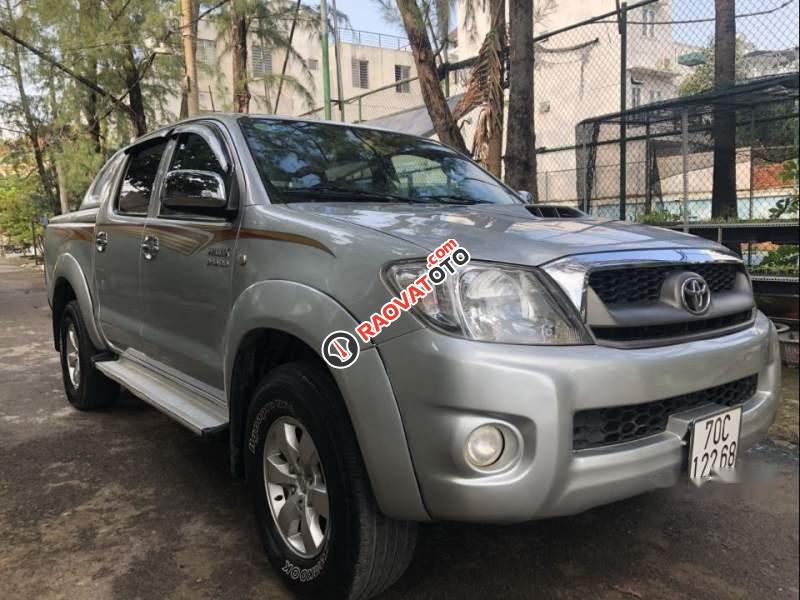 Cần bán xe Toyota Hilux 3.0 G đời 2011, màu bạc-5