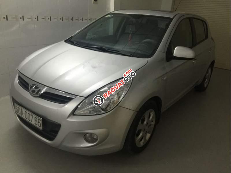 Bán xe Hyundai i20 AT 2010, màu bạc, nhập khẩu nguyên chiếc-5