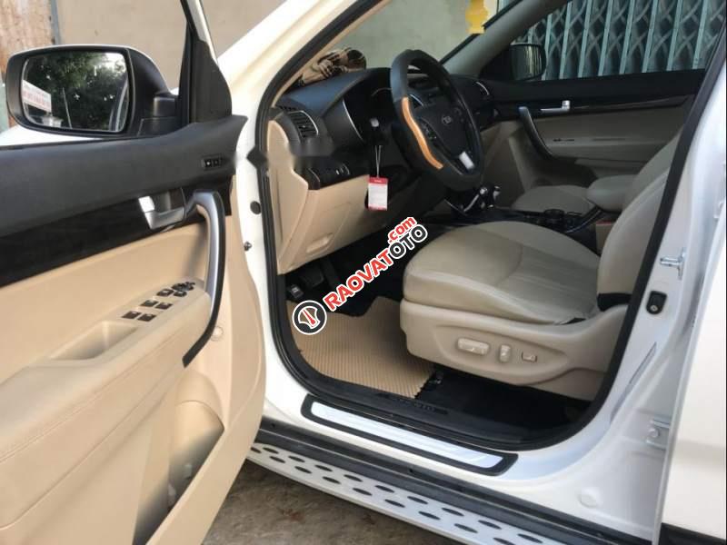 Cần bán Kia Sorento 2.4 năm sản xuất 2016, màu trắng-1