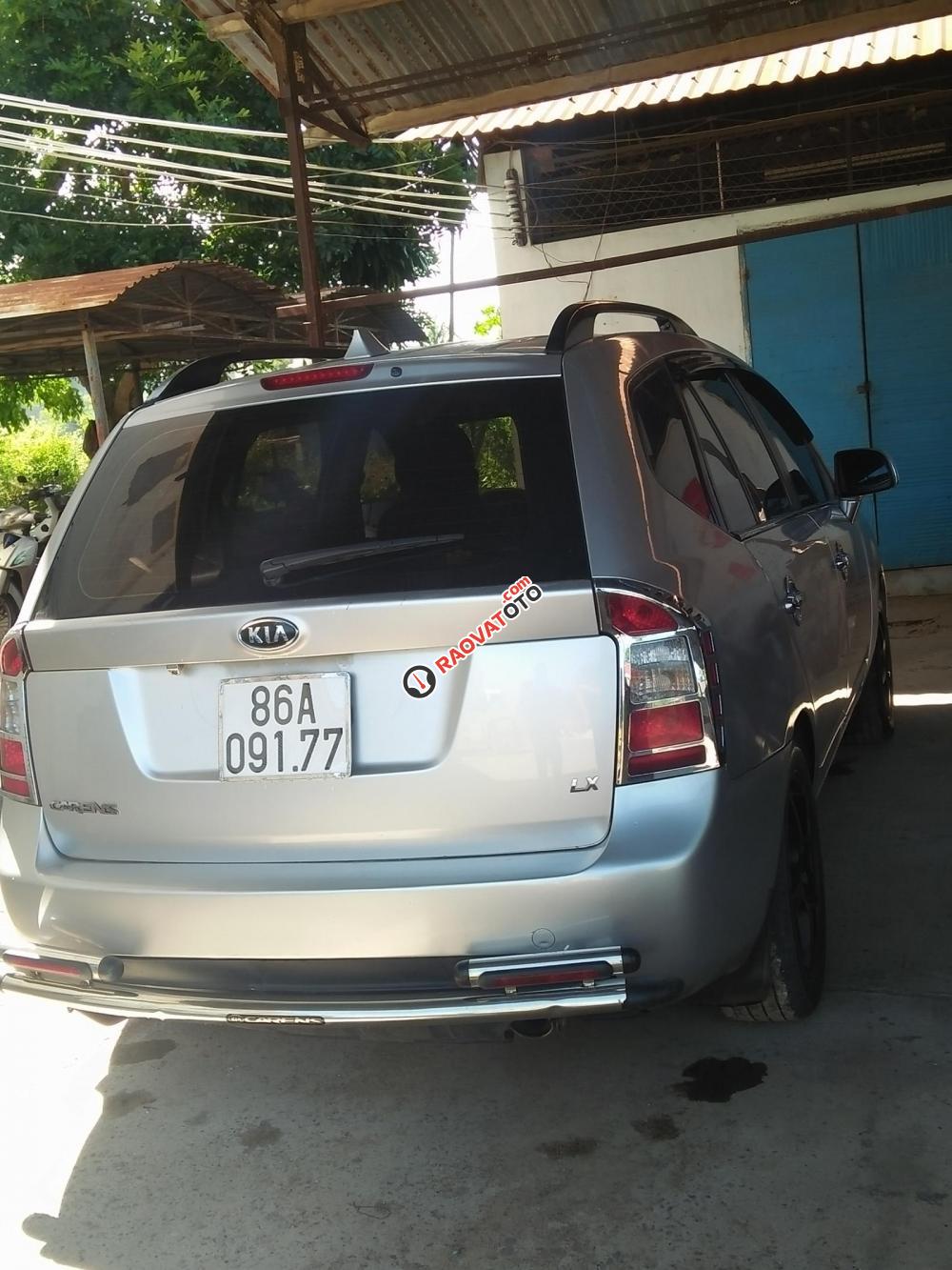 Bán Kia Carens Lx đời 2010, màu bạc đã đi 90300km, giá 295tr-3