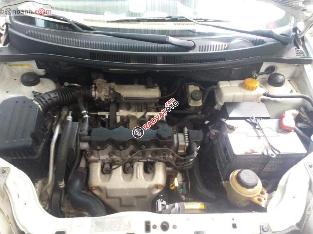 Cần bán xe Daewoo Gentra sx năm 2010, màu trắng, 220 triệu-4