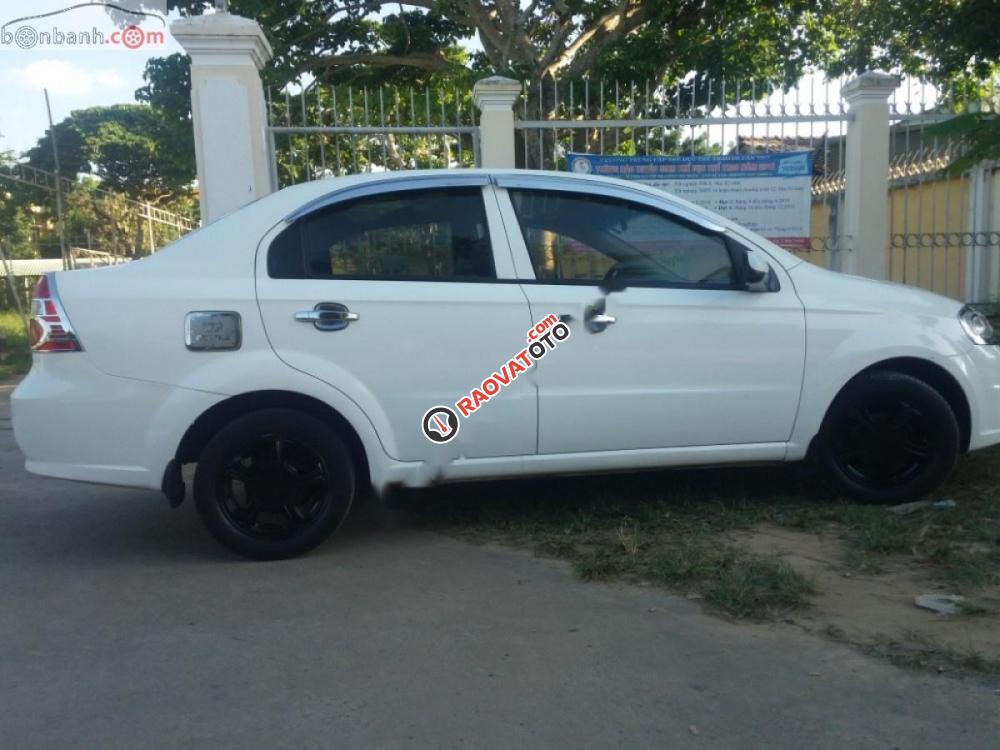 Cần bán xe Daewoo Gentra sx năm 2010, màu trắng, 220 triệu-2