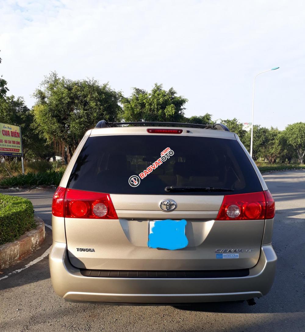 Cần bán lại xe Toyota Sienna LE năm sản xuất 2007, màu vàng, xe nhập còn mới-1