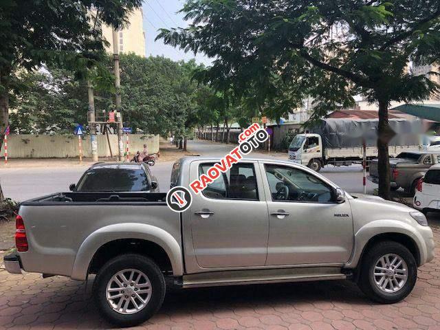 Chợ ô tô Giải phóng bán xe Toyota Hilux E 2014, màu bạc, nhập khẩu-2