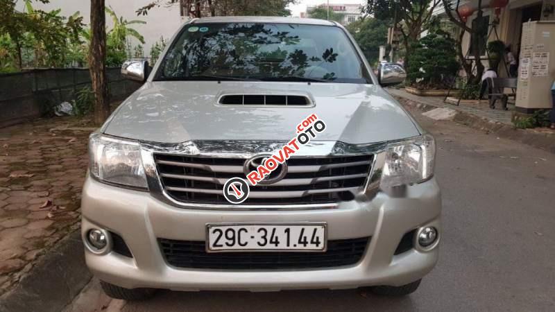 Chợ ô tô Giải phóng bán xe Toyota Hilux E 2014, màu bạc, nhập khẩu-0