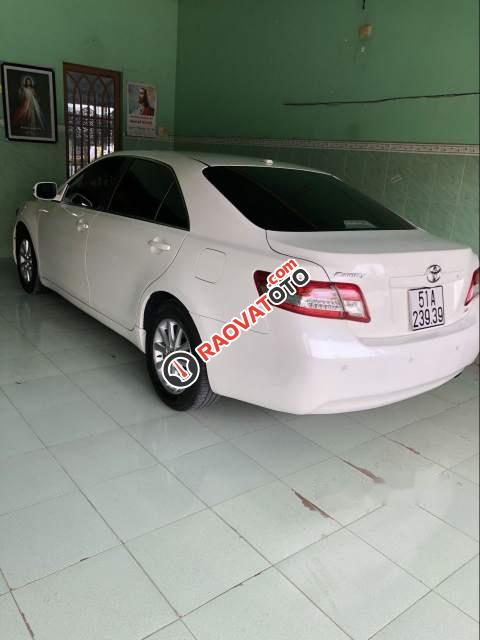Cần bán Toyota Camry LE 2.5 sản xuất năm 2010, màu trắng, máy móc còn nguyên zin-3