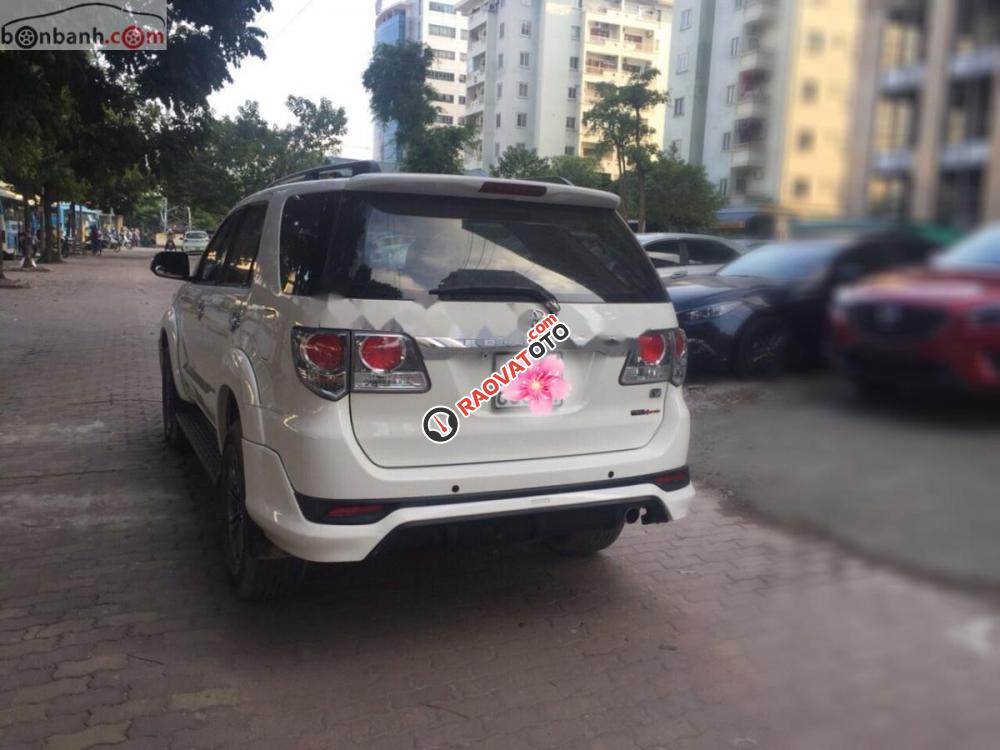 Bán xe Toyota Fortuner TRD Sportivo 4x2 AT sản xuất 2015, màu trắng, số tự động-1