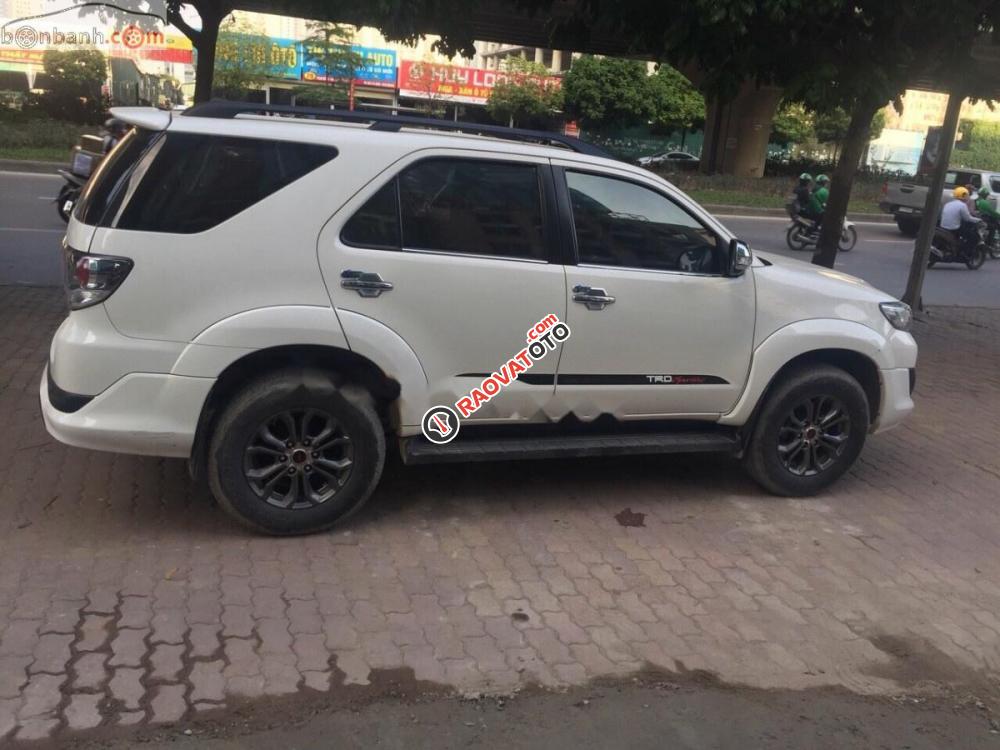 Bán xe Toyota Fortuner TRD Sportivo 4x2 AT sản xuất 2015, màu trắng, số tự động-0