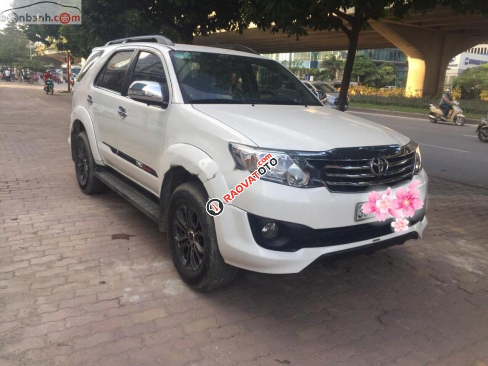 Bán xe Toyota Fortuner TRD Sportivo 4x2 AT sản xuất 2015, màu trắng, số tự động-5