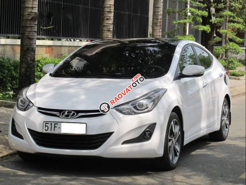 Cần bán Hyundai Elantra 1.8AT 2015 màu trắng, phiên bản full option-0