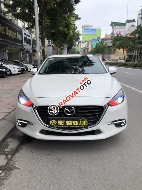 Bán Mazda 3 1.5 Facelift 2017 màu trắng, chính chủ, chạy 1,5 vạn km-0