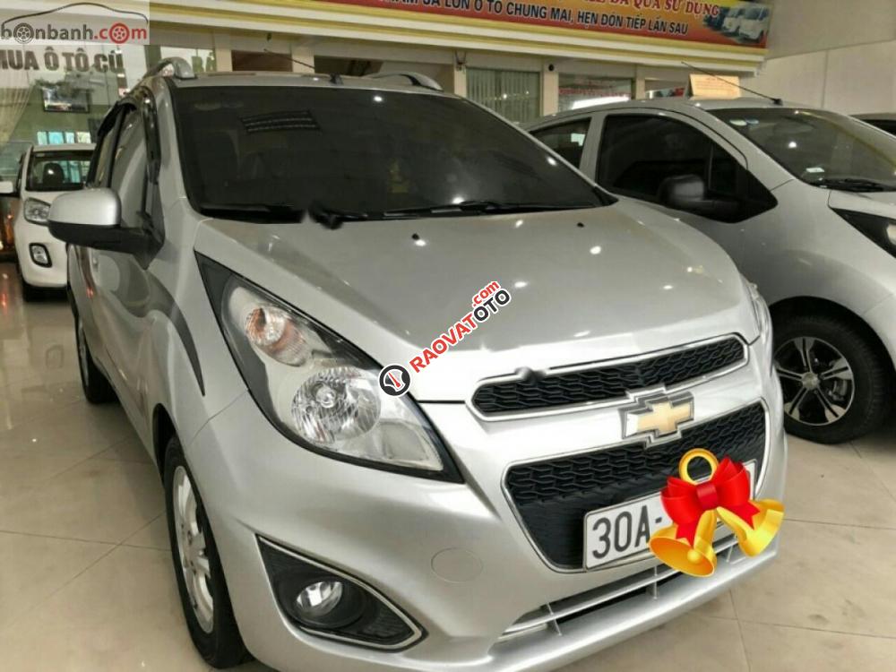 Bán Chevrolet Spark LT 1.0 MT 2014, màu bạc, xe gia đình-1
