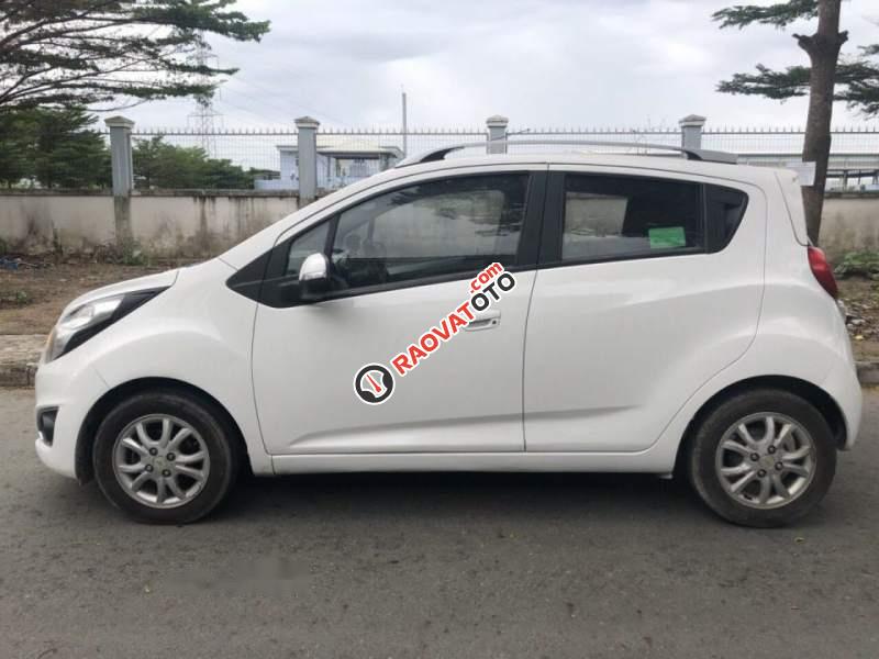 Cần bán xe Chevrolet Spark LT năm 2015, màu trắng-0