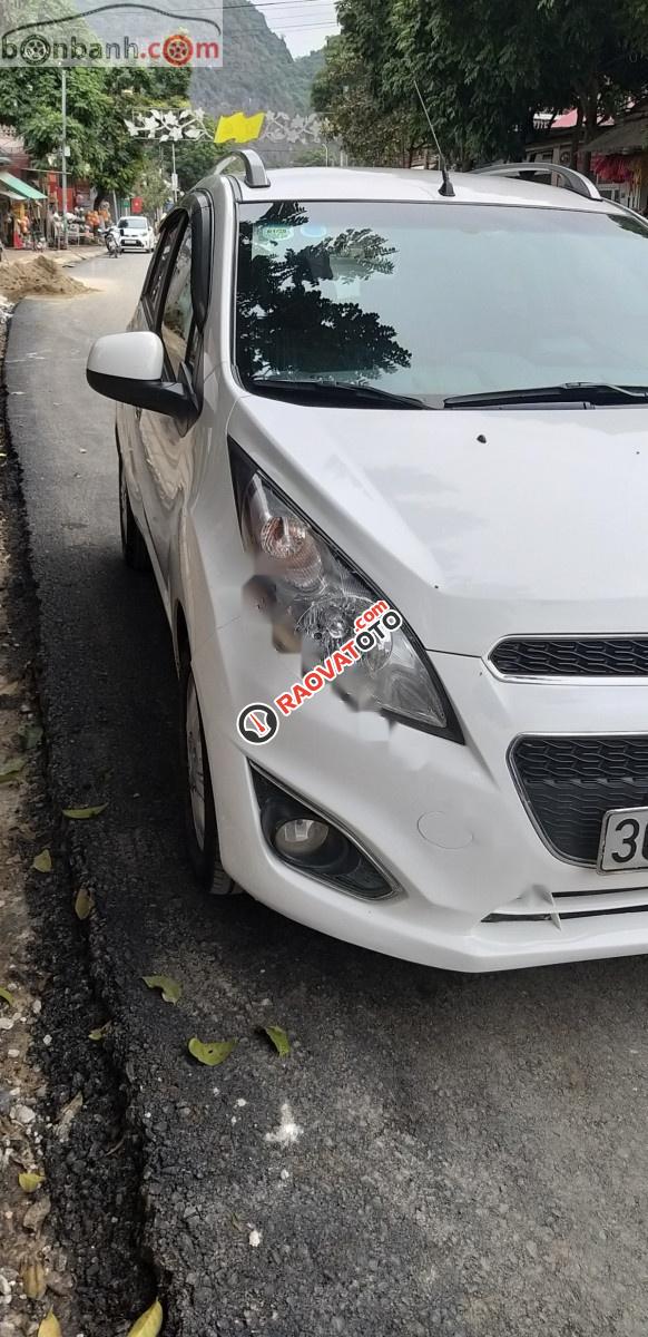 Cần bán Chevrolet Spark LT 1.0 MT 2014, màu trắng chính chủ giá cạnh tranh-0