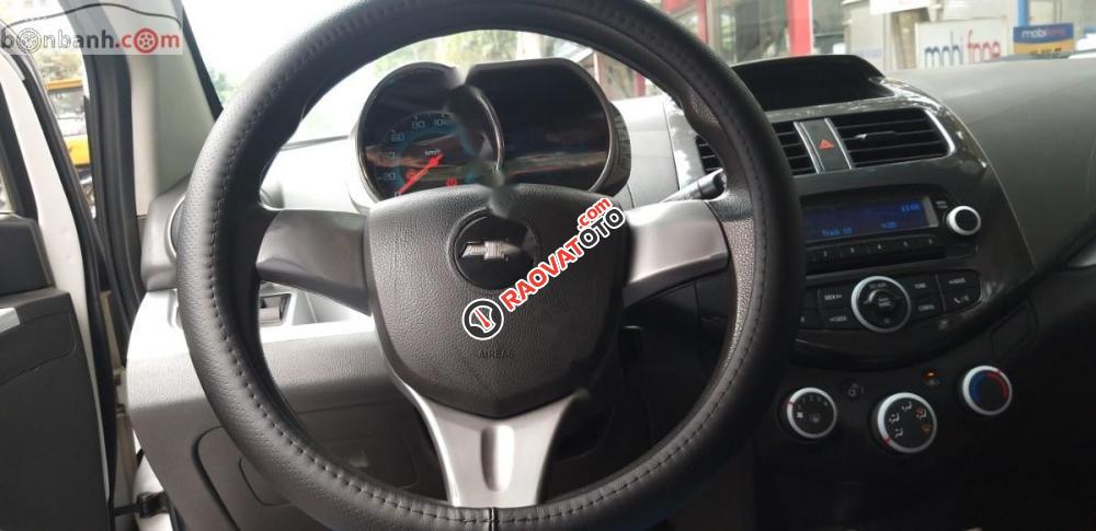 Cần bán Chevrolet Spark LT 1.0 MT 2014, màu trắng chính chủ giá cạnh tranh-3