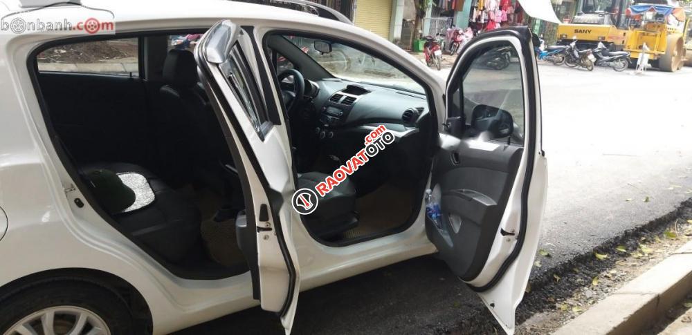 Cần bán Chevrolet Spark LT 1.0 MT 2014, màu trắng chính chủ giá cạnh tranh-2