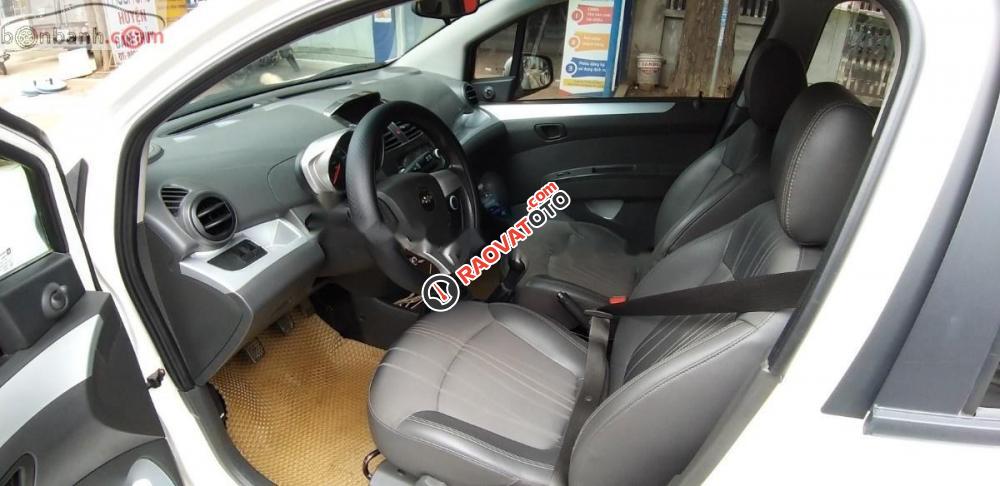 Cần bán Chevrolet Spark LT 1.0 MT 2014, màu trắng chính chủ giá cạnh tranh-6