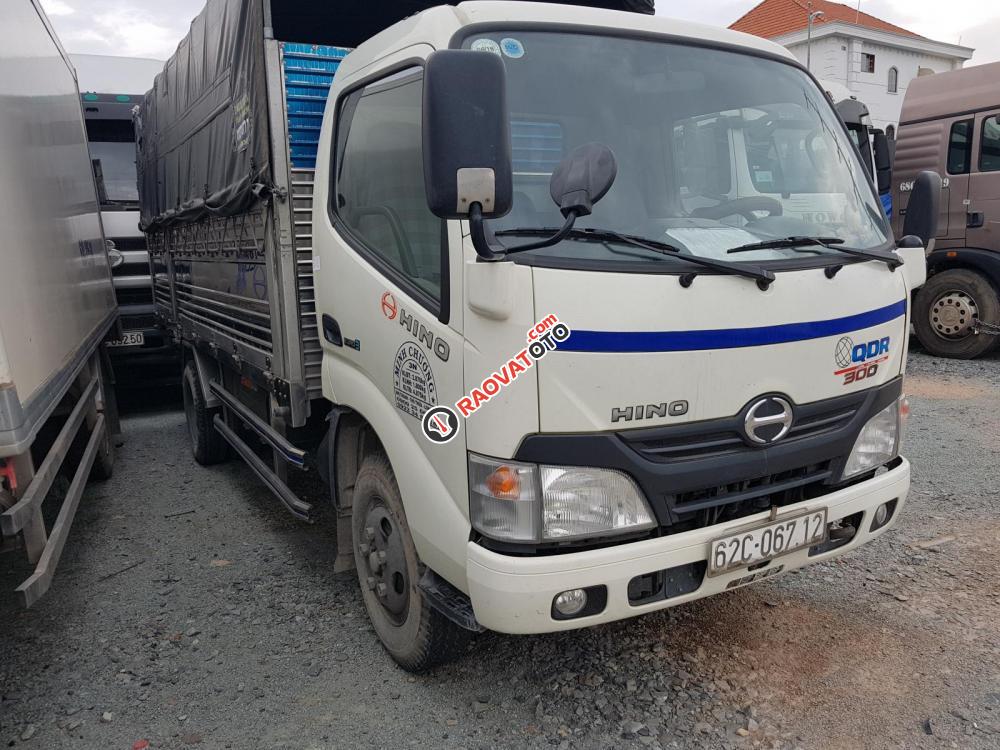 Bán thanh lý Hino 300 1.8 tấn đời 2017, màu trắng xe nhập, giá 400tr-1