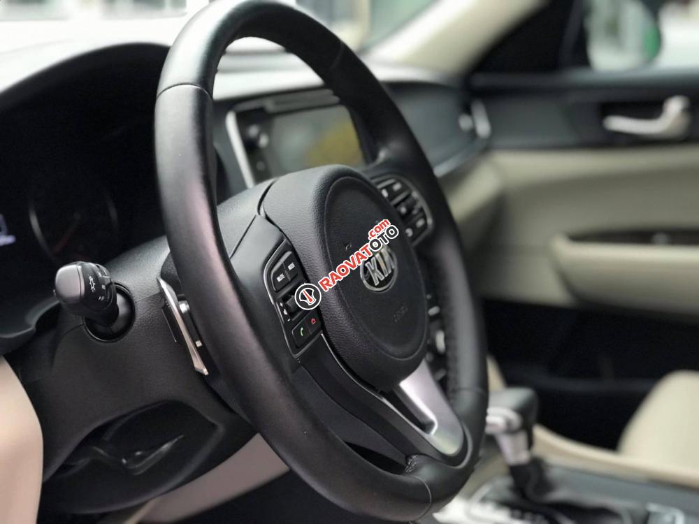 Cần bán xe Kia Optima 2.0AT đời 2017, màu đen-2