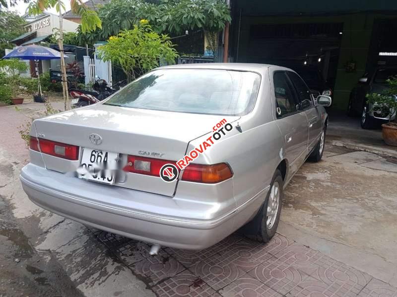 Bán Toyota Camry GLi 2000, màu bạc xe gia đình-0