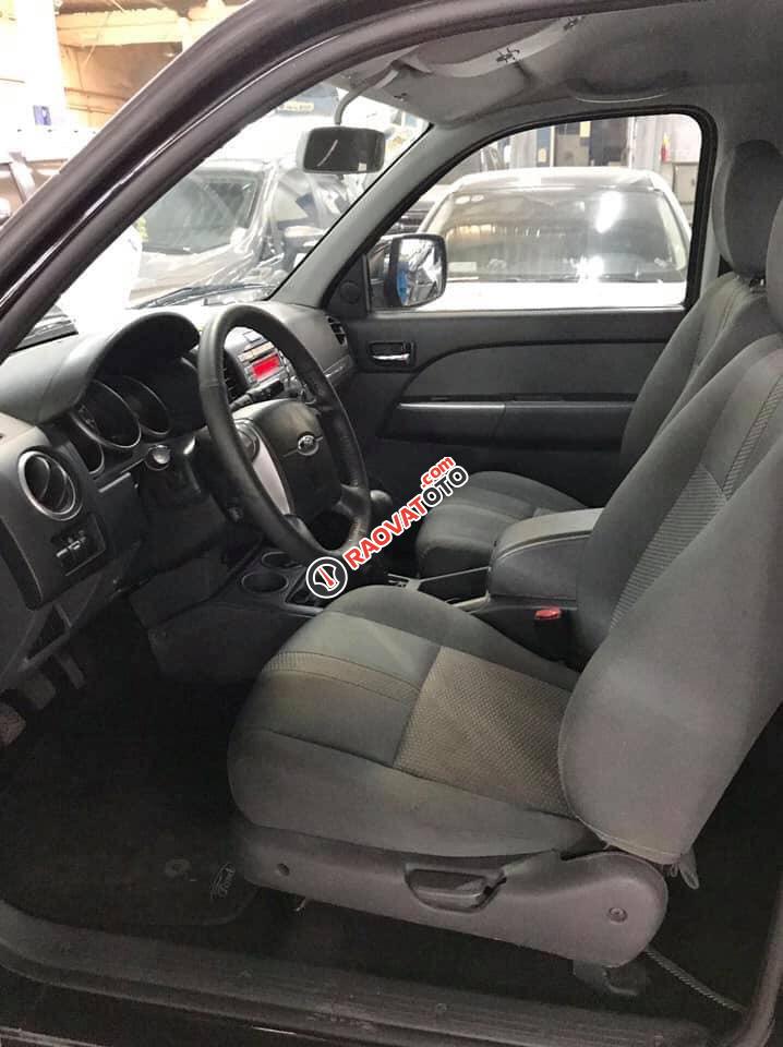 Bán Ford Everest MT số sàn sx 2015, xe được bán tại hãng, có bảo hành-4