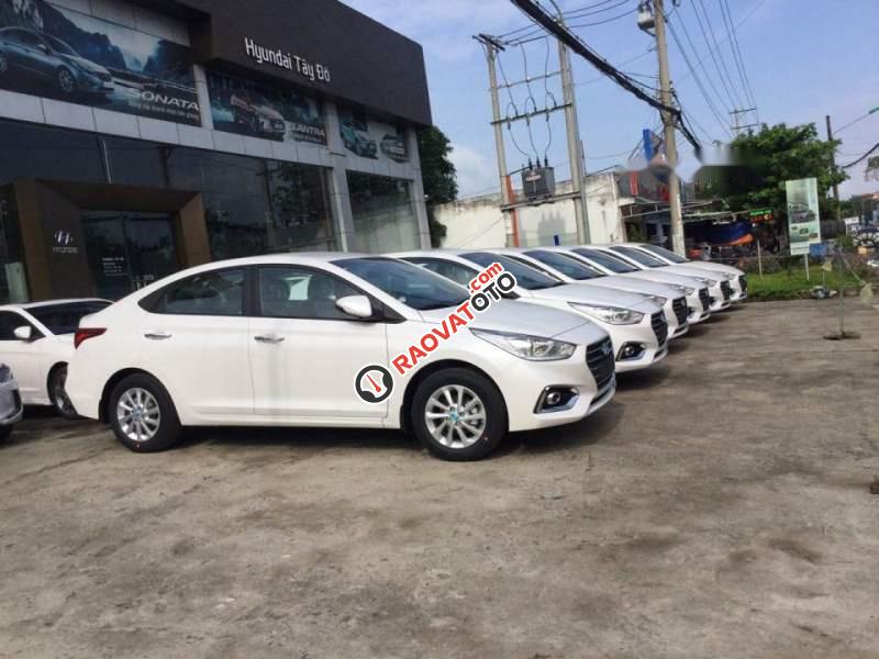 Cần bán Hyundai Avante sản xuất năm 2018, màu trắng-3