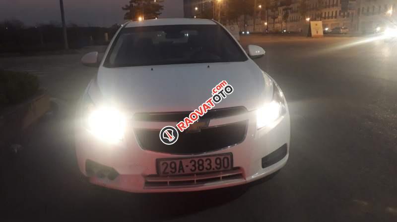 Bán Chevrolet Cruze 1.6MT năm 2011, màu trắng xe gia đình, giá 308tr-0