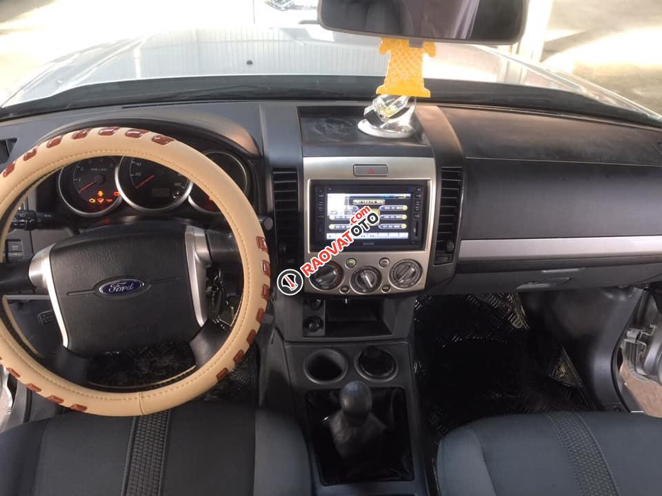 Bán ô tô Ford Everest Limited đời 2014, màu bạc-2