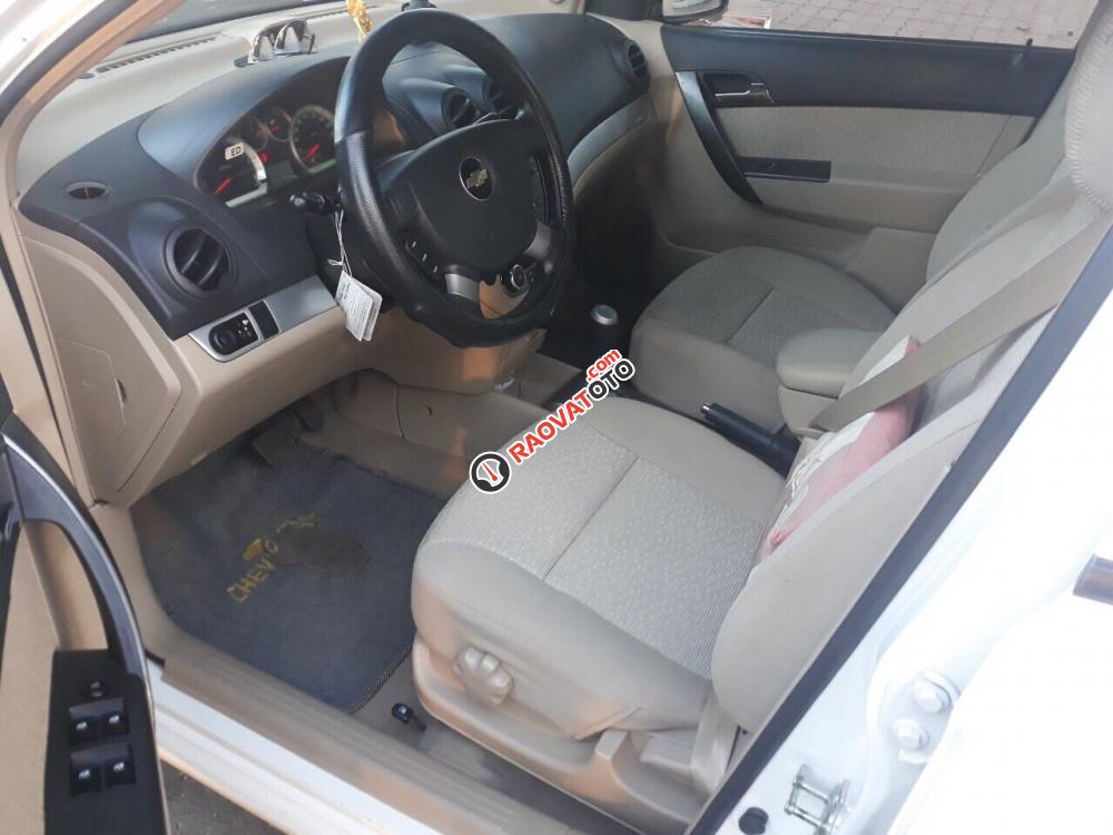 Bán Chevrolet Aveo năm 2014 màu trắng, giá tốt-2