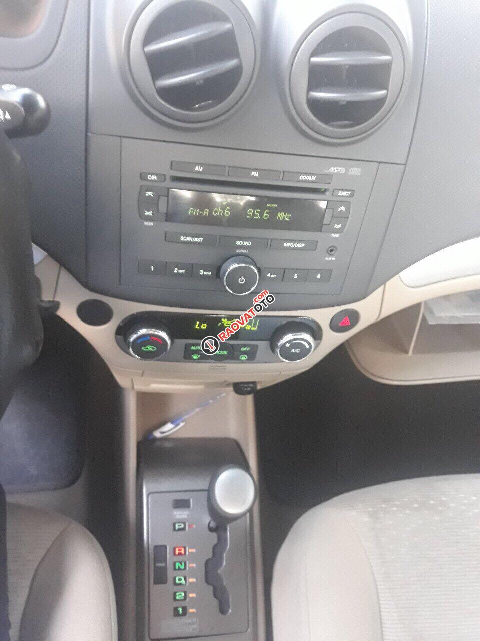 Bán Chevrolet Aveo năm 2014 màu trắng, giá tốt-0