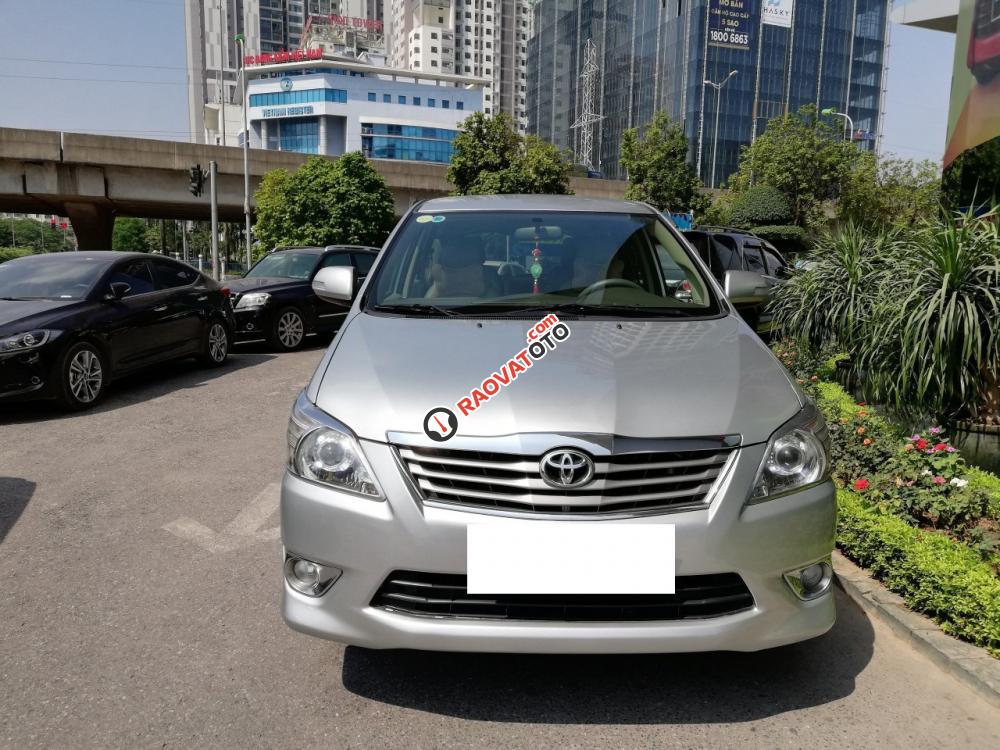 Cần bán Toyota Innova V năm 2014, màu bạc số tự động-4