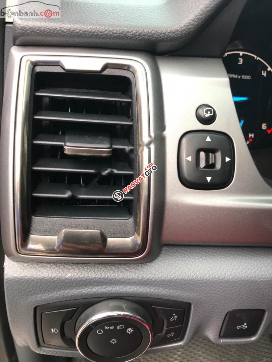 Cần bán xe Ford Ranger XLT 2.2L 4x4 MT đời 2017, màu bạc, xe nhập chính chủ-3