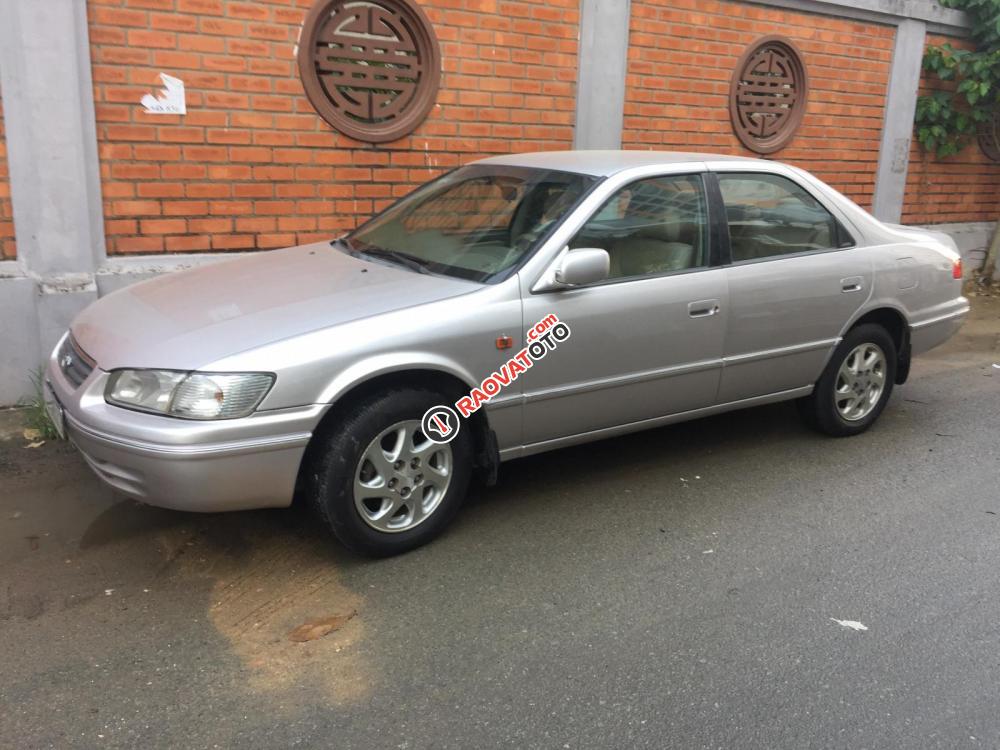 Bán xe Toyota Camry GlI năm sản xuất 2001, màu hồng-0