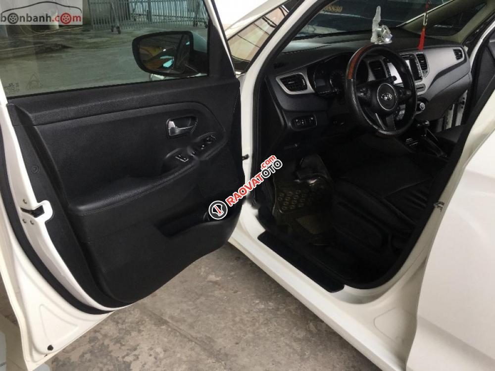 Cần bán Kia Rondo DAT 2015, màu trắng chính chủ, giá tốt-6