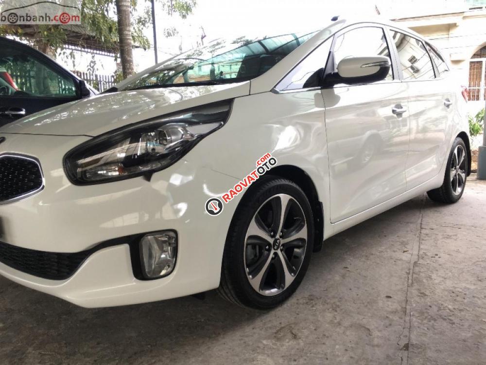Cần bán Kia Rondo DAT 2015, màu trắng chính chủ, giá tốt-9