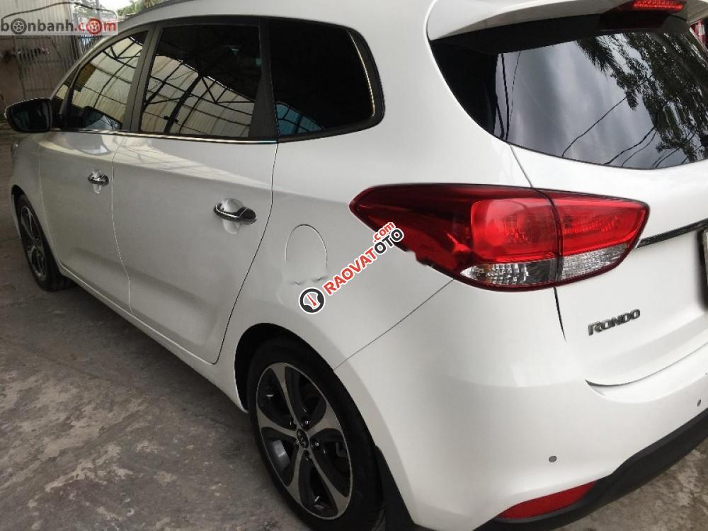 Cần bán Kia Rondo DAT 2015, màu trắng chính chủ, giá tốt-5